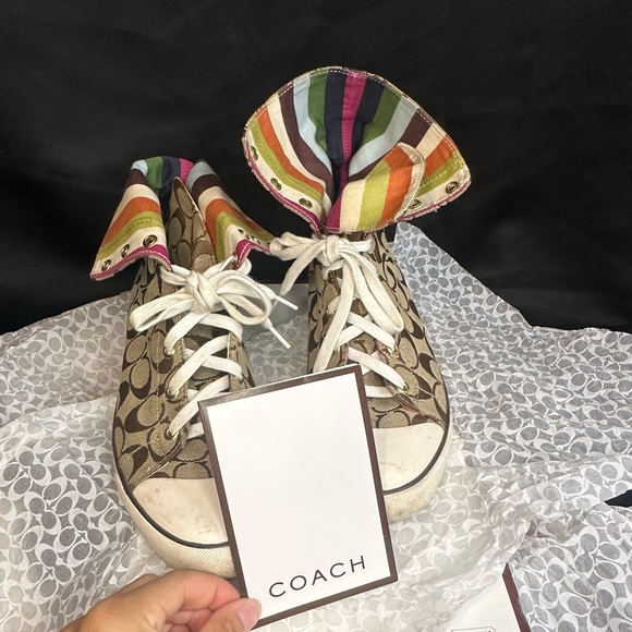 Coach Brown High-Top Sneakers with Signature Design - Picture 5 of 6
